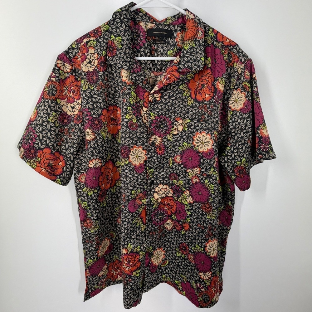 Urban Outfitters Large Floral Geometric Short Sleeve Button Down Men's Size L